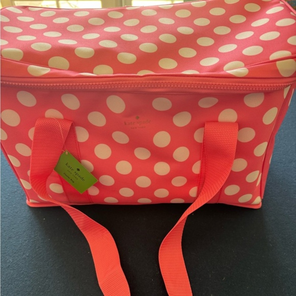 Kate Spade Pink &White insulated tote with Polka Dots, sturdy zipper /handles💗🤍💗